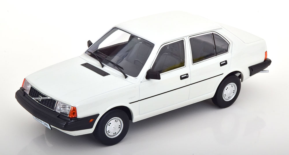 Модель коллекционная TRIPLE 9 Volvo 340 1987 white