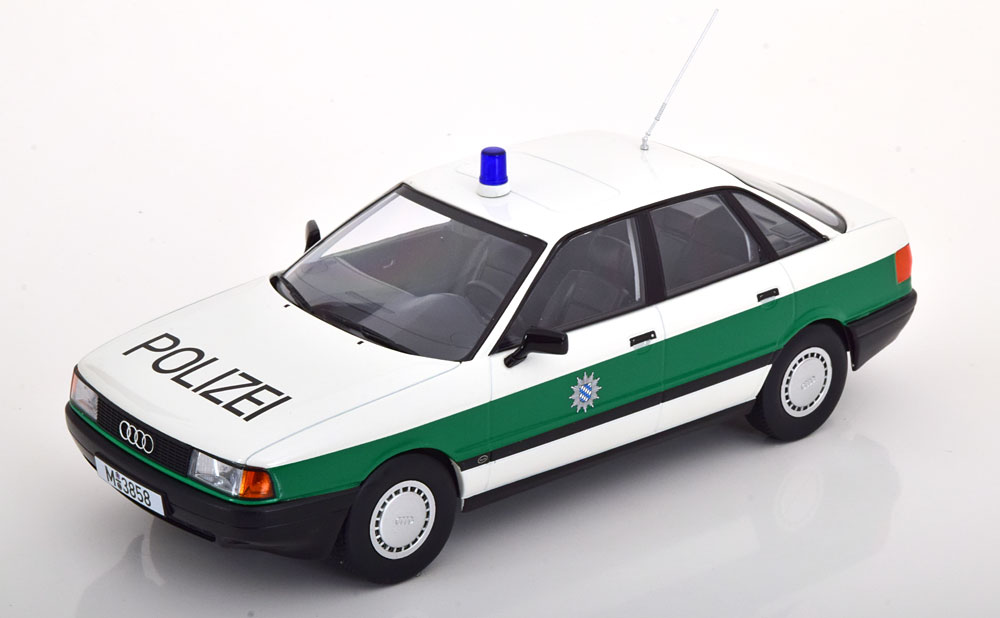 Модель коллекционная TRIPLE 9 Audi 80 B3 police 1989 green white