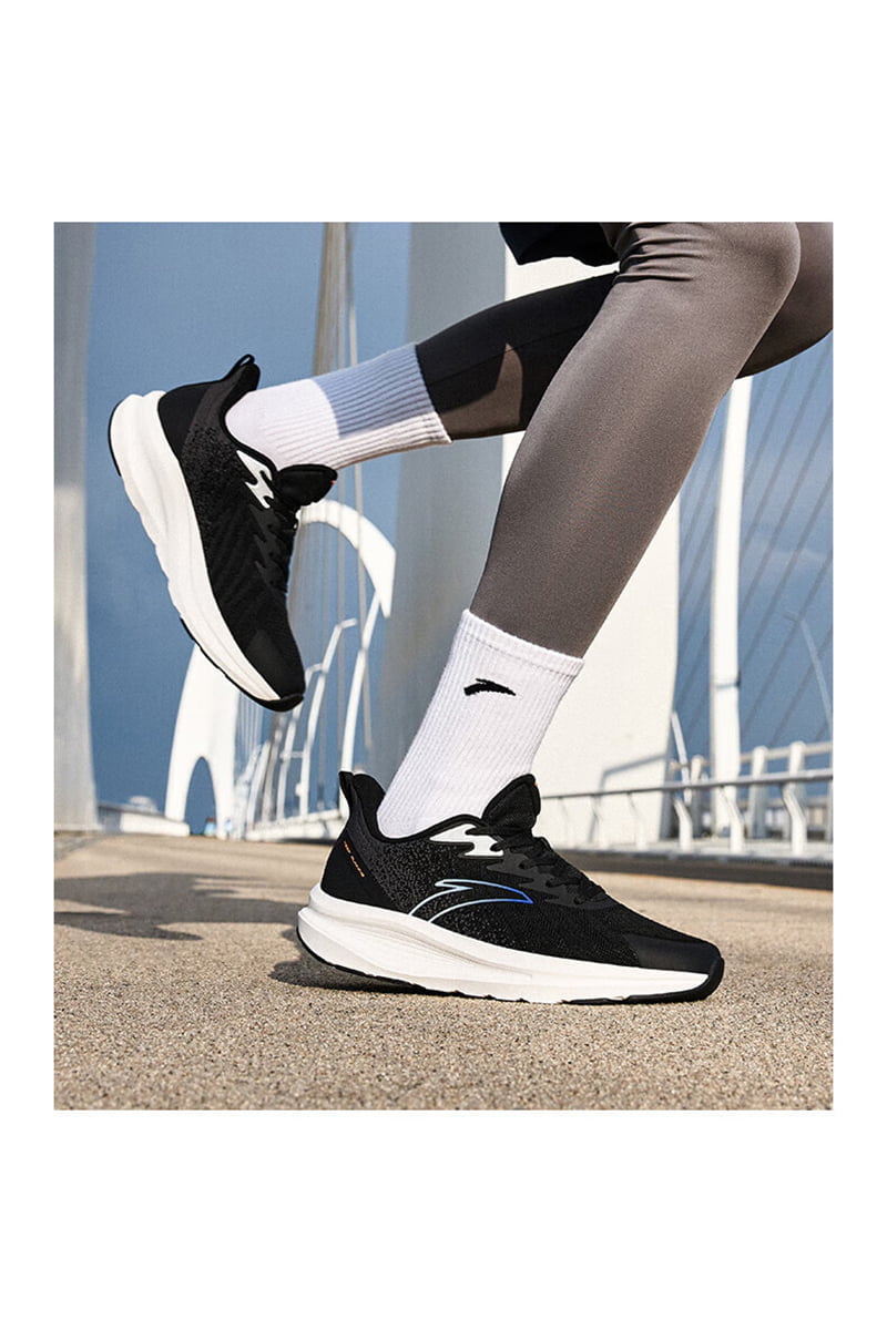 

Спортивные кроссовки мужские Anta Running Shoes CLOUDS черные 7.5 US, Черный, Running Shoes CLOUDS