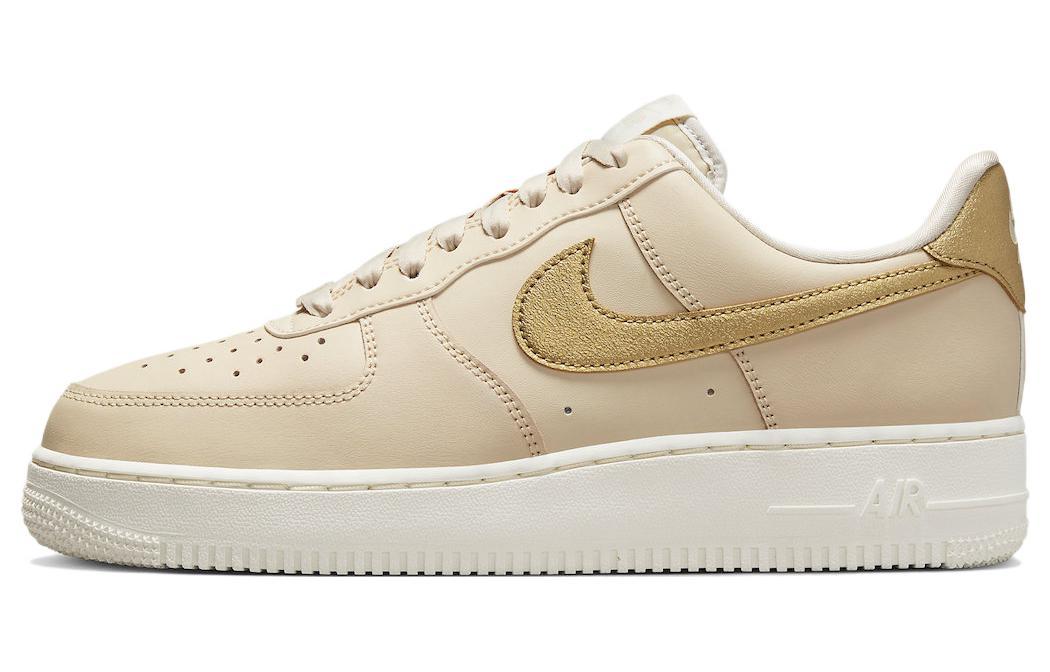 

Кеды унисекс Nike Air Force 1 Low Gold Swoosh бежевые 40 EU, Бежевый, Air Force 1 Low Gold Swoosh