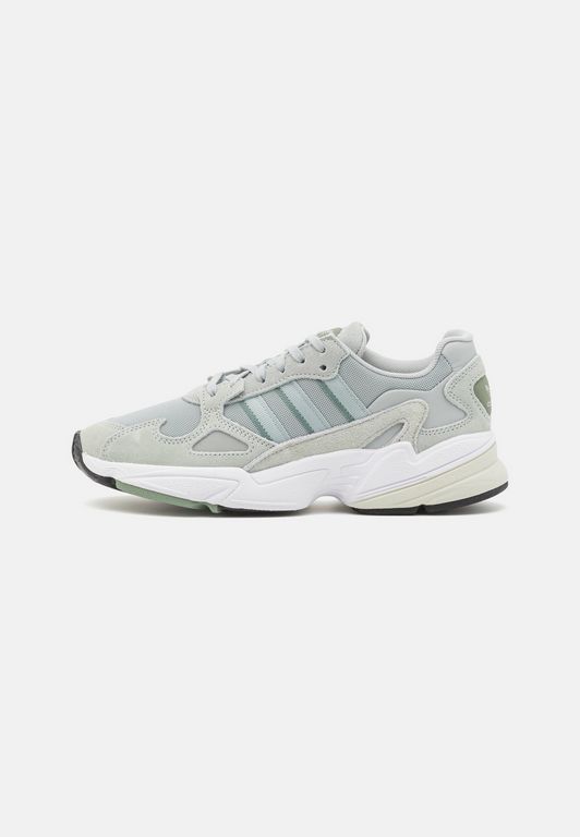 

Кроссовки женские Adidas AD111A2BJ серые 42 2/3 EU, Серый, AD111A2BJ
