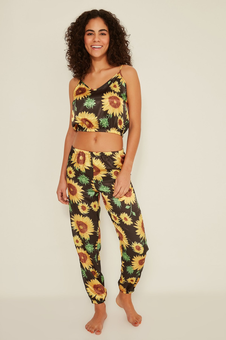 

Пижама женская Camasir City 25352 разноцветная M (товары доставляются из-за рубежа), 25352