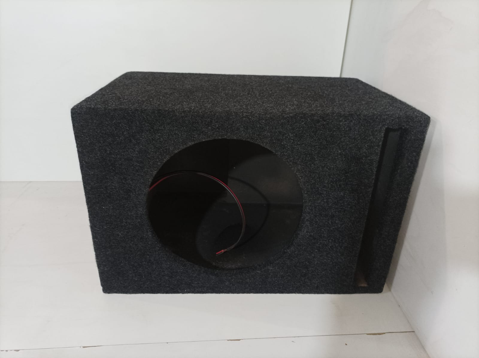 

Короб для сабвуфера 10(235) с ЩФИ,39л., Серый, 10L50