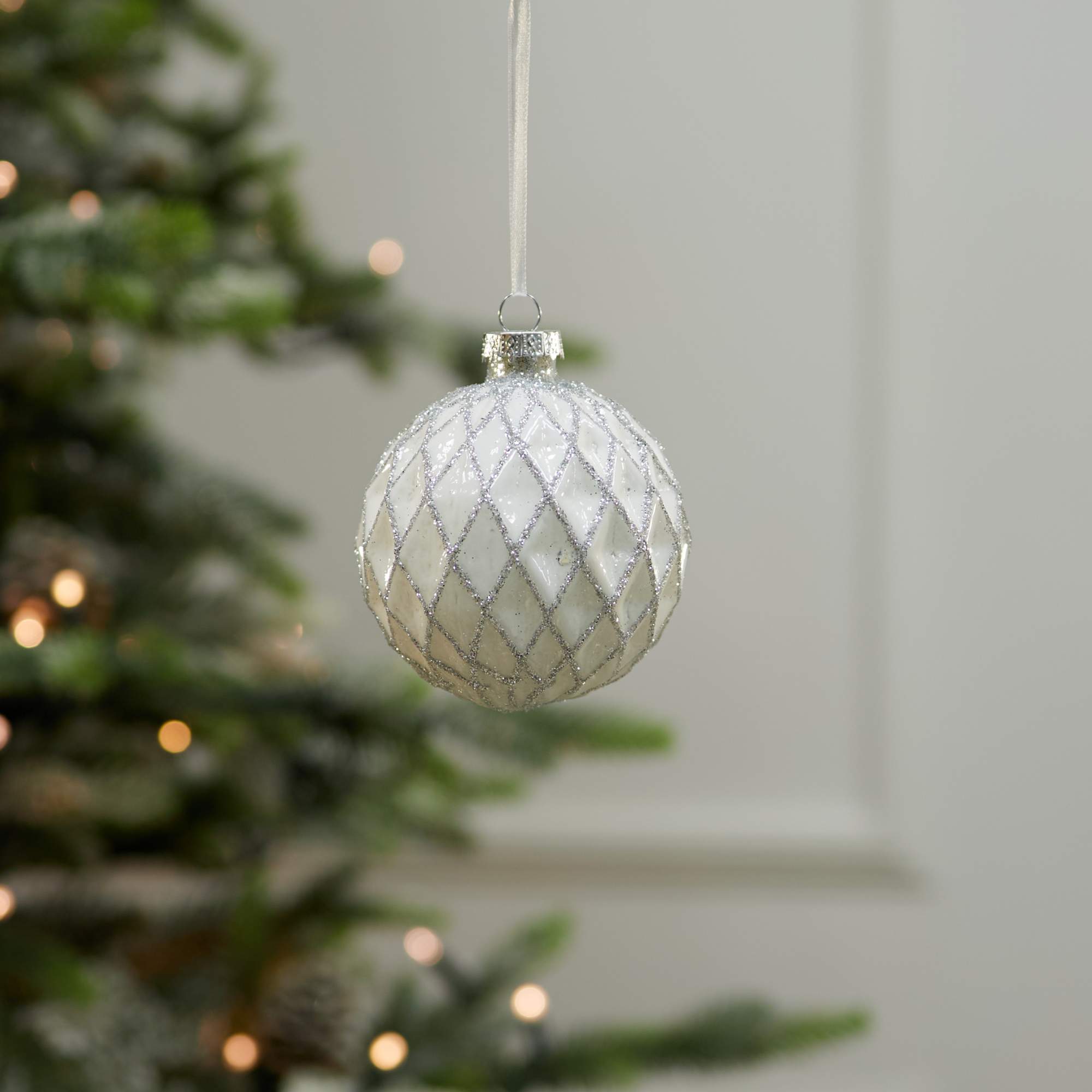 Елочная игрушка Лавка чудес Снежное утро 1 штука белая 510₽