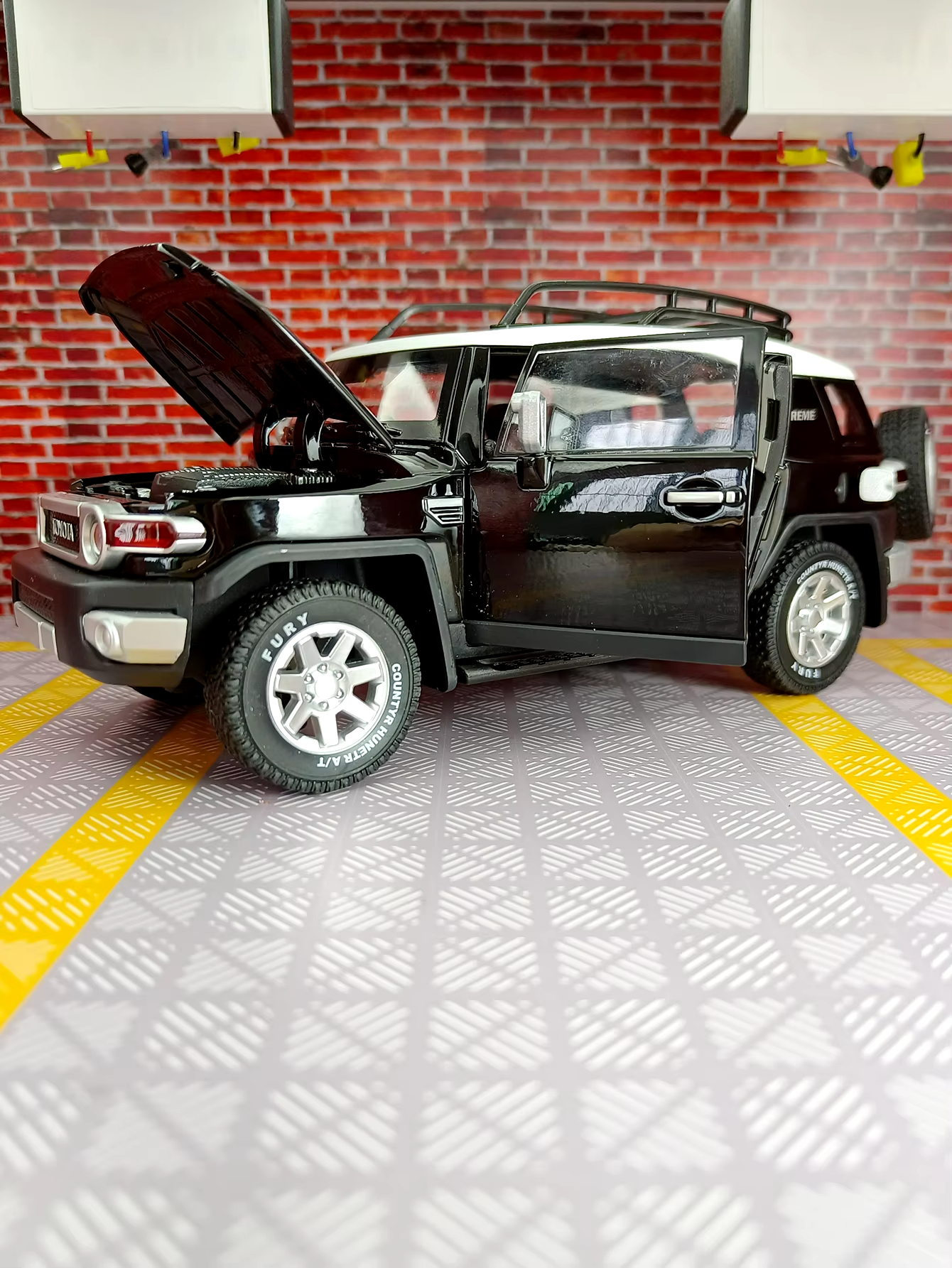 

Машинка металлическая инерционная Тойота Toyota FJ Cruiser 21 см Карандашофф черная, Черный, Тойота
