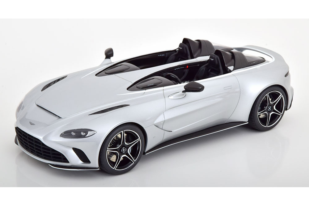 Модель коллекционная GT SPIRIT Aston martin V12 speedster 2020 silver