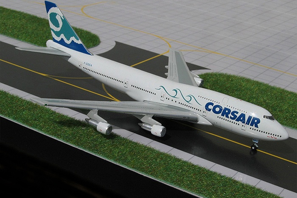 

Модель коллекционная GEMINI JETS Boeing b 747-312 corsair f-gsea (длина 17,66 см), Белый