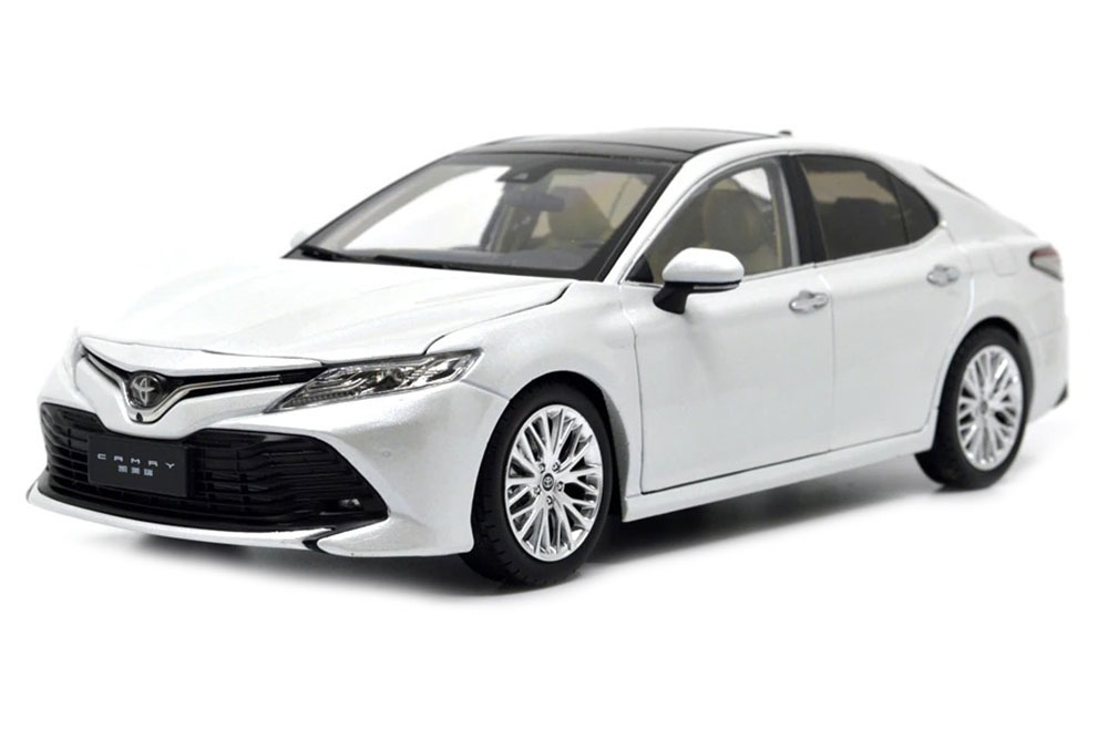 Модель коллекционная PAUDI Toyota camry (V70) 2018 white / тойота камри В70 белый