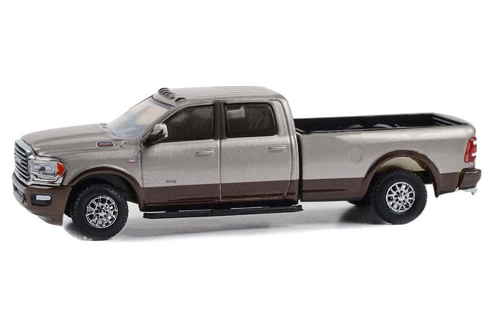 

Модель коллекционная Dodge ram 3500 limited longhorn 2023 billet silver/brown metallic, Серый
