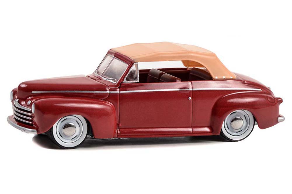 

Модель коллекционная Ford super de luxe convertible 1946 (из т/c "большой ремонт"), Красный