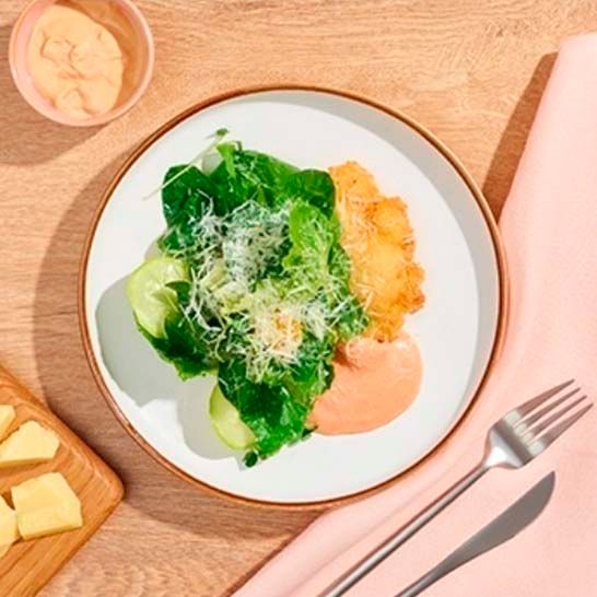 

Салат с куриным шницелем, сыром Гойа и соусом Айоли 160 г