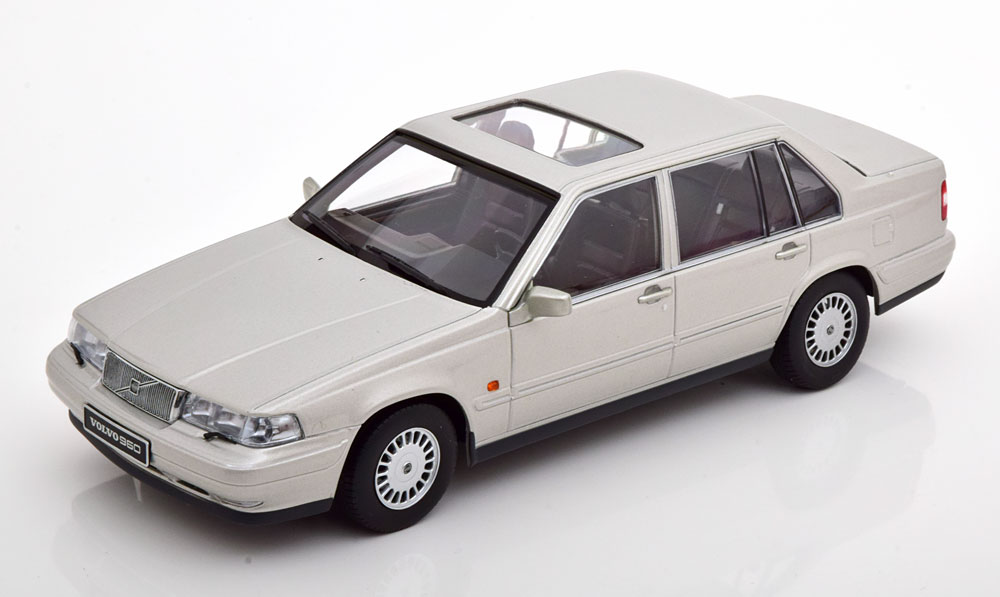 Модель коллекционная TRIPLE 9 Volvo 960 1996 silver / вольво серебристый