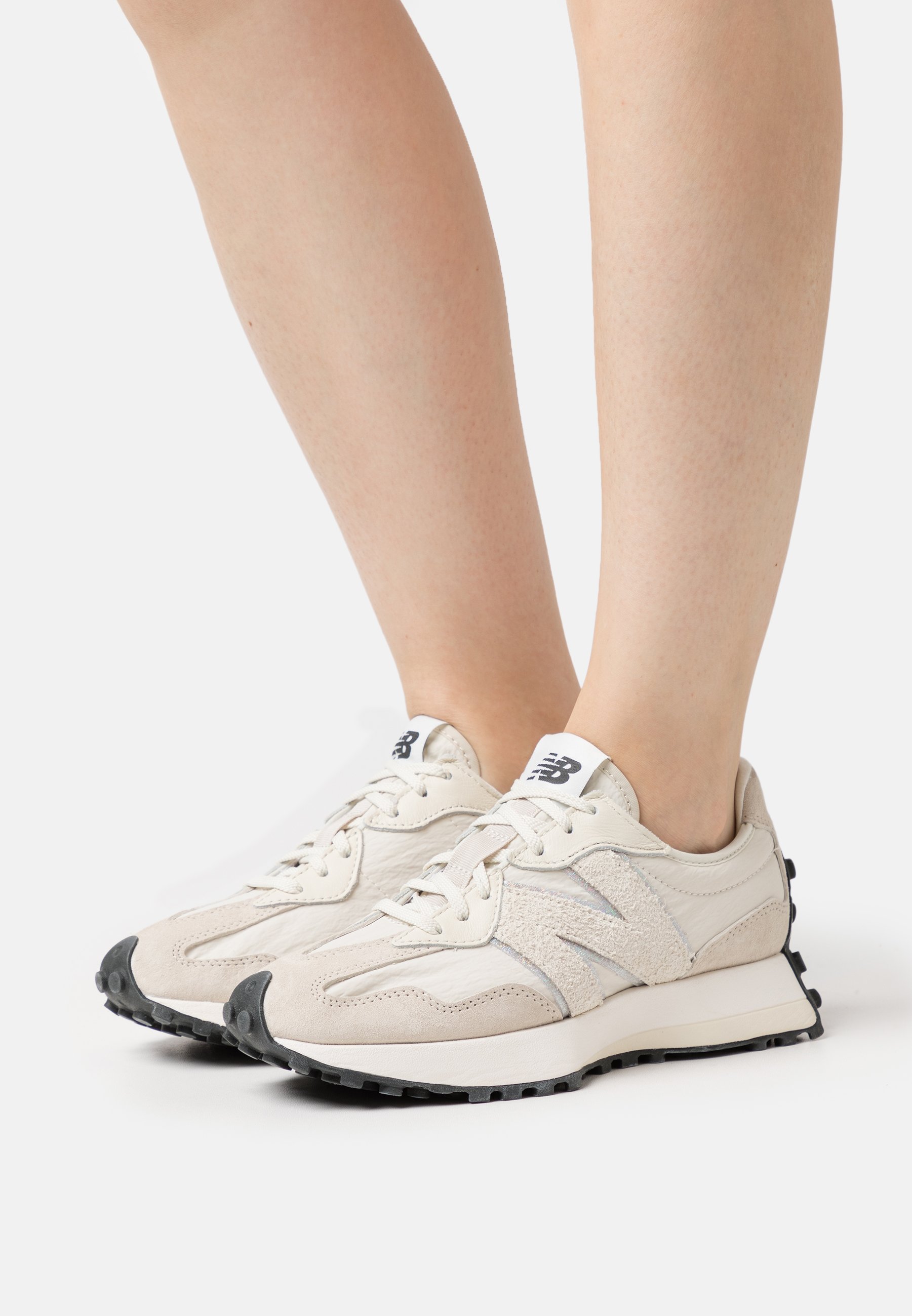 

Кроссовки мужские New Balance Ws327 бежевые 43 EU (доставка из-за рубежа), Бежевый, Ws327