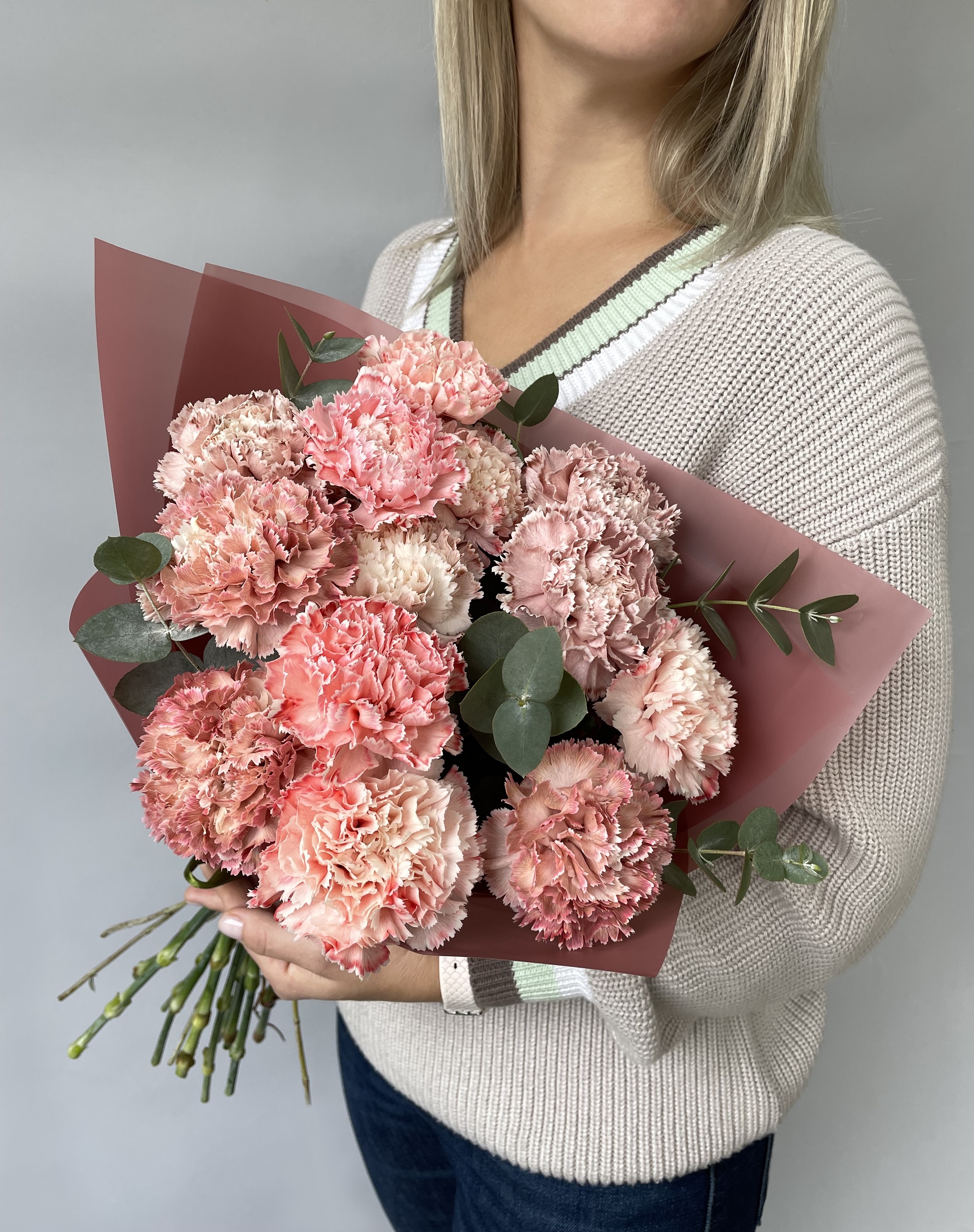 

Букет Floret гвоздика 13ши с веточками эвкалипта, 040, БУКЕТ