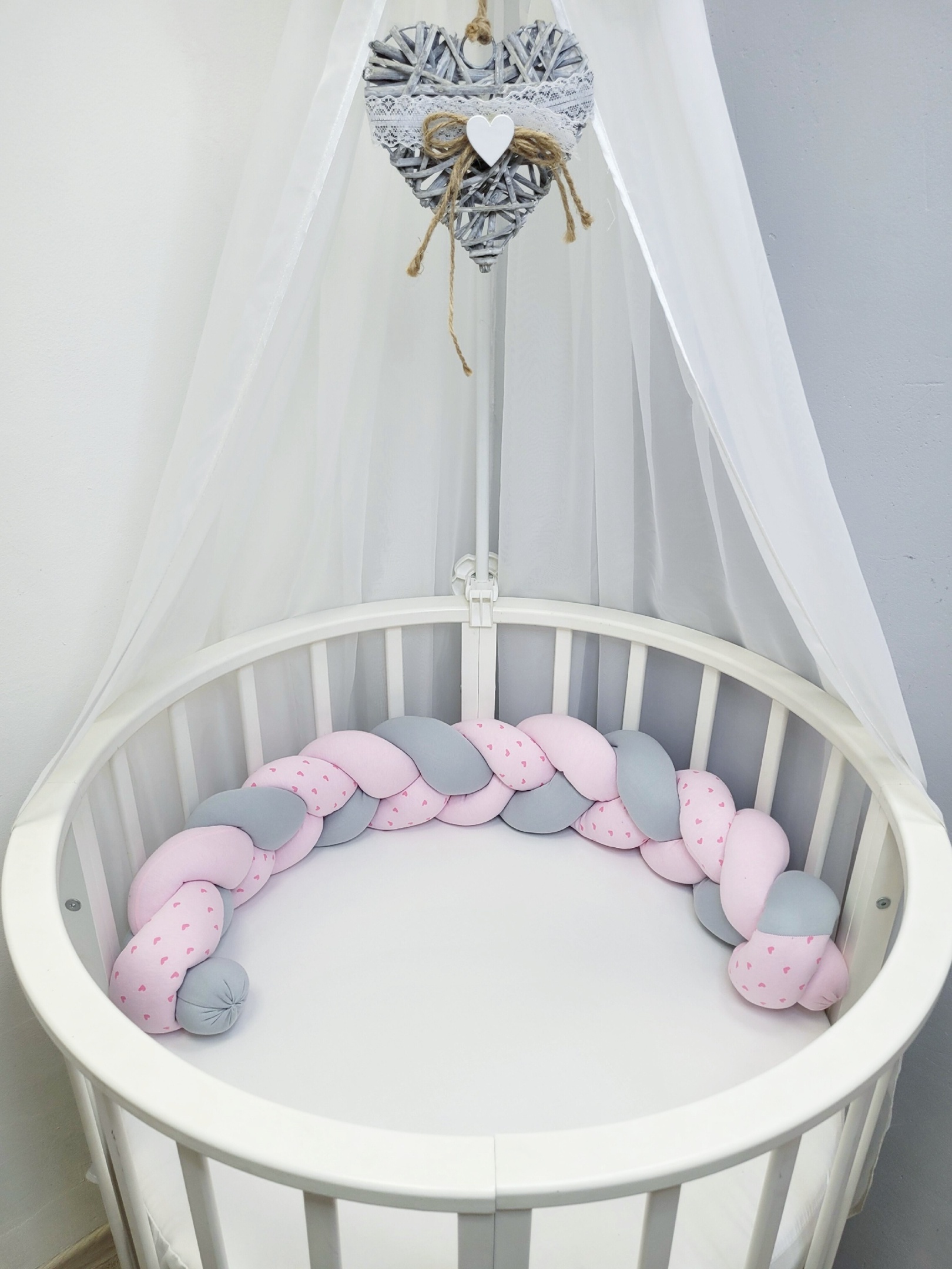 Подушка бортик для кроватки Косичка трикотажная, светло-розовый, серый, 120х16 см