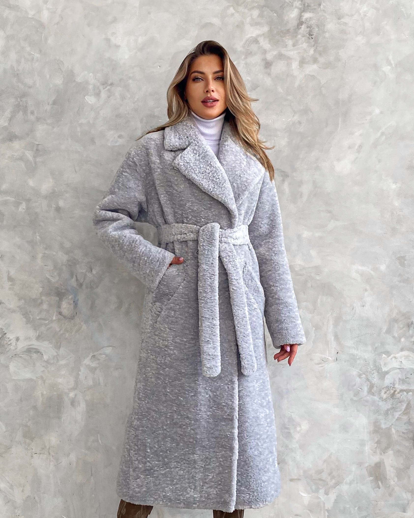 

Шуба женская La Divina dress 2 серая 42 EU, Серый, 2