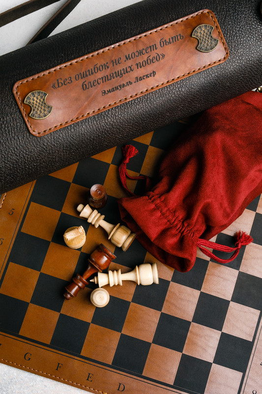 фото Шахматы boomgift складные с доской из натуральной кожи шах-002-01/1