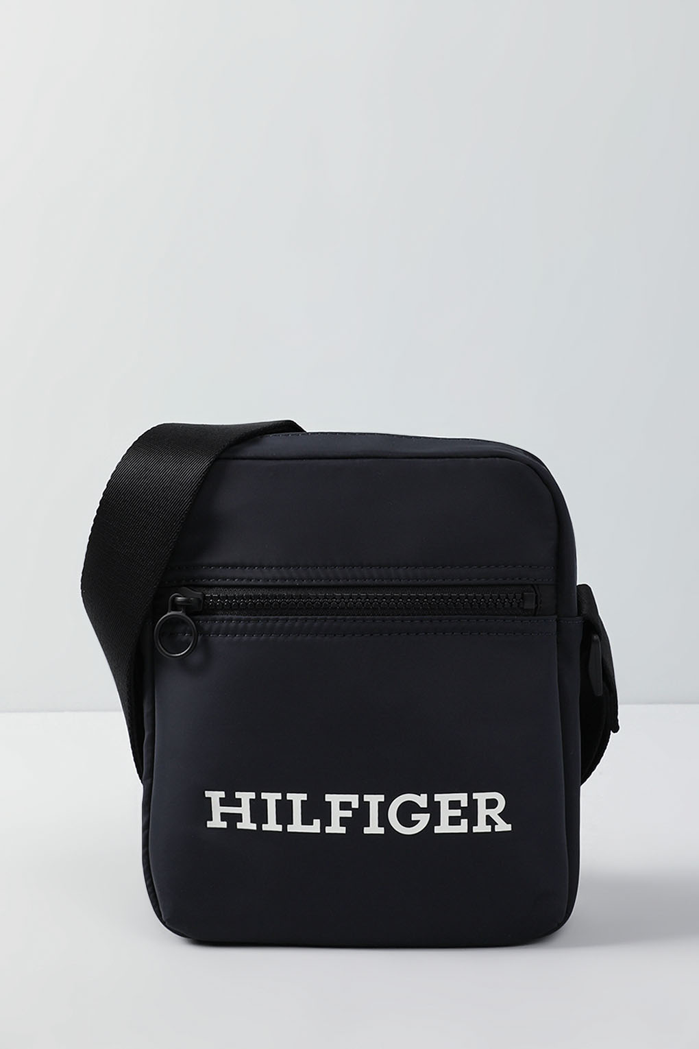 

Сумка планшет мужская Tommy Hilfiger AM0AM11381 синяя, Синий, AM0AM11381