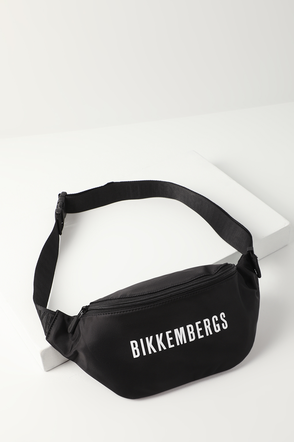 Поясная сумка мужская Bikkembergs BKBO00024T черная