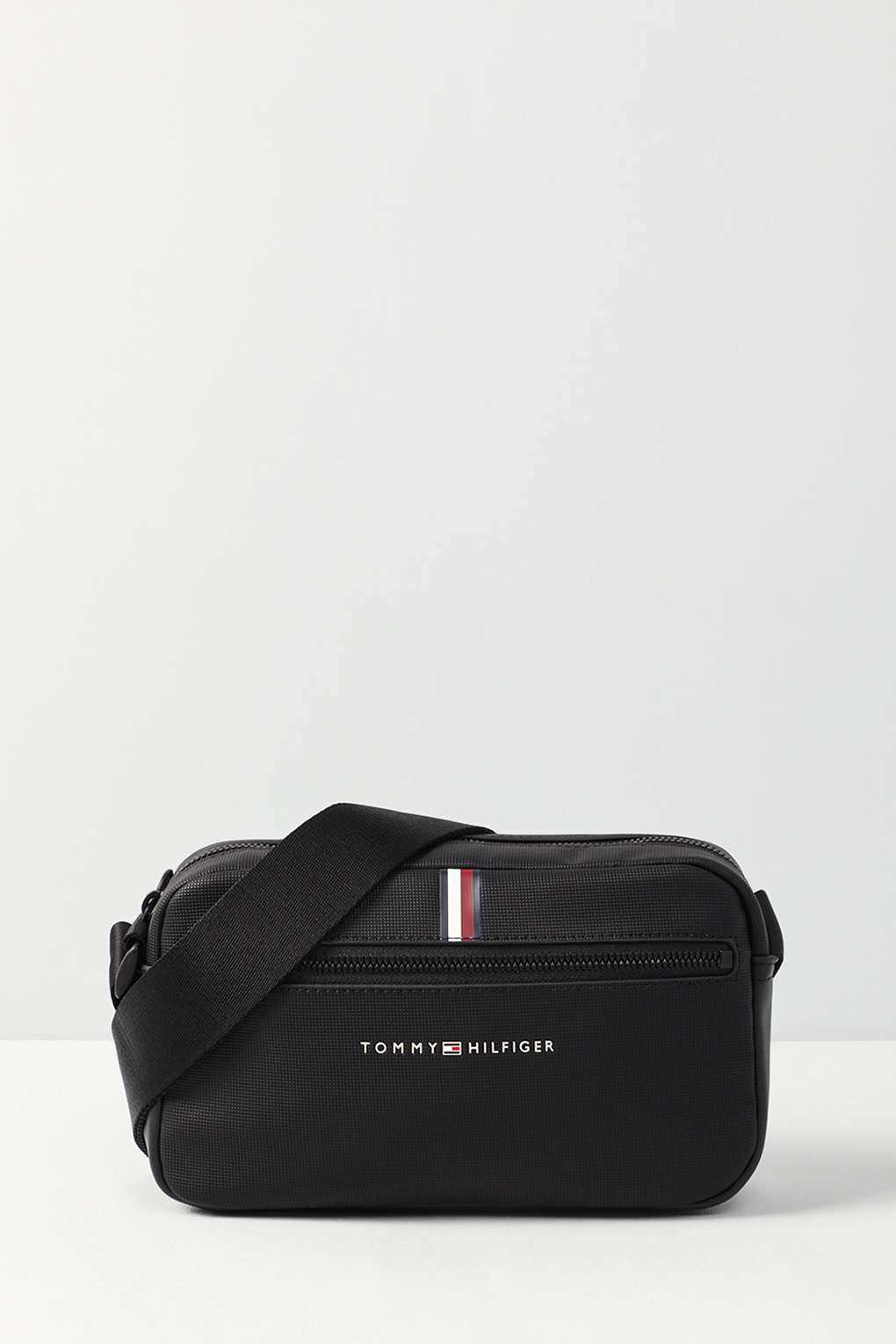 

Сумка планшет мужская Tommy Hilfiger AM0AM11922 черная, Черный, AM0AM11922