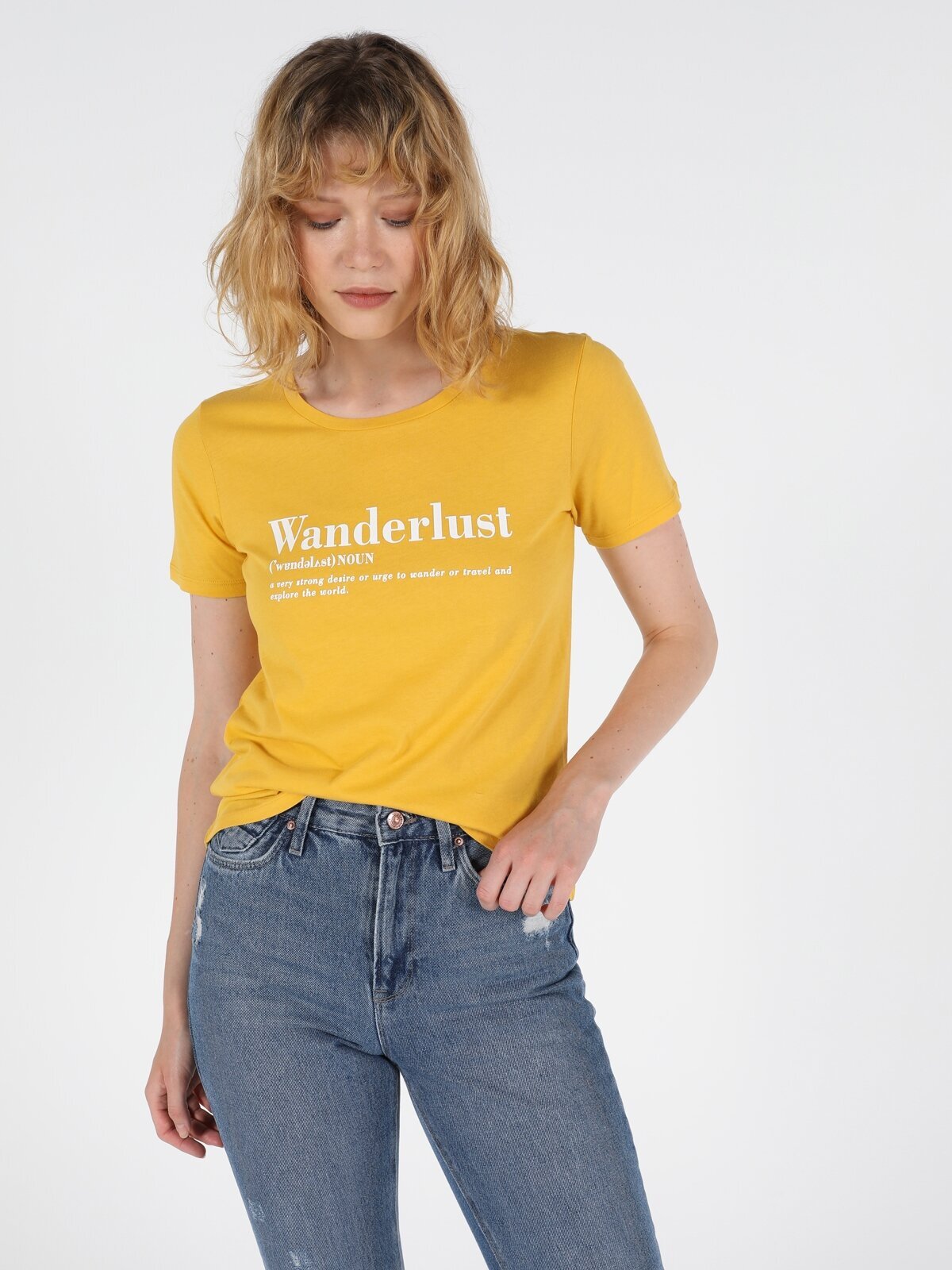 

Футболка женская Colin's CL1050591_Q1.V1YL желтая M, CL1050591_Q1.V1YL