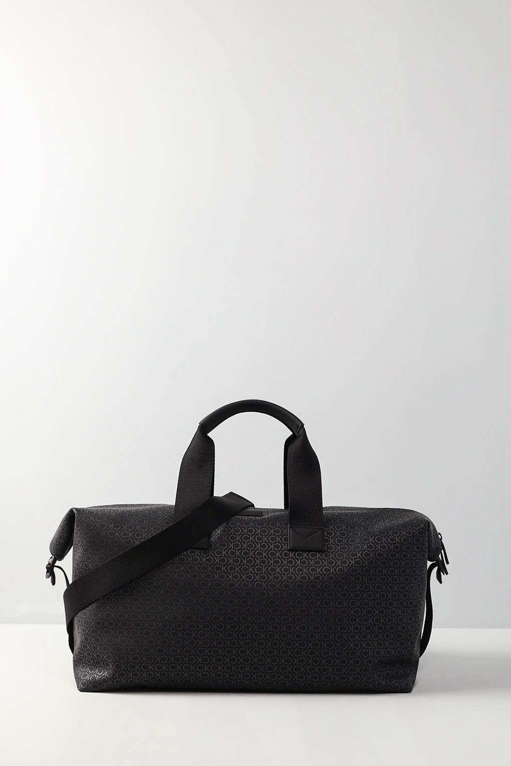 Дорожная сумка мужская Calvin Klein K50K509595 черная, 25x48x25 см