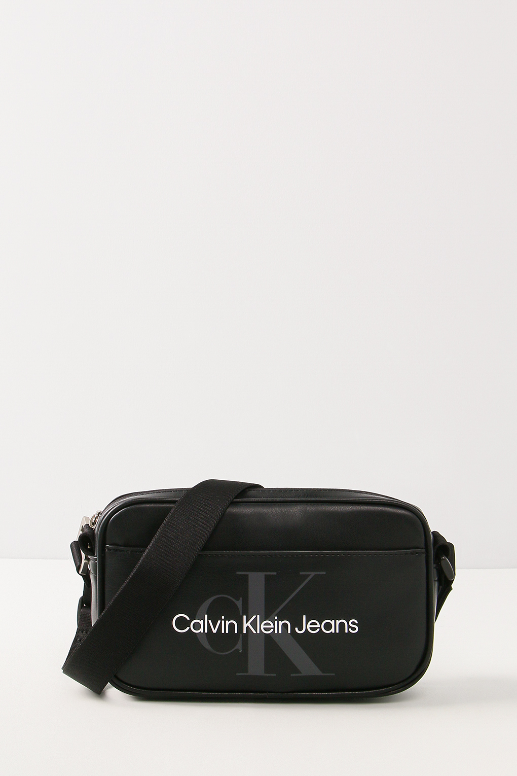 Сумка планшет мужская Calvin Klein K50K510396 черная 14990₽