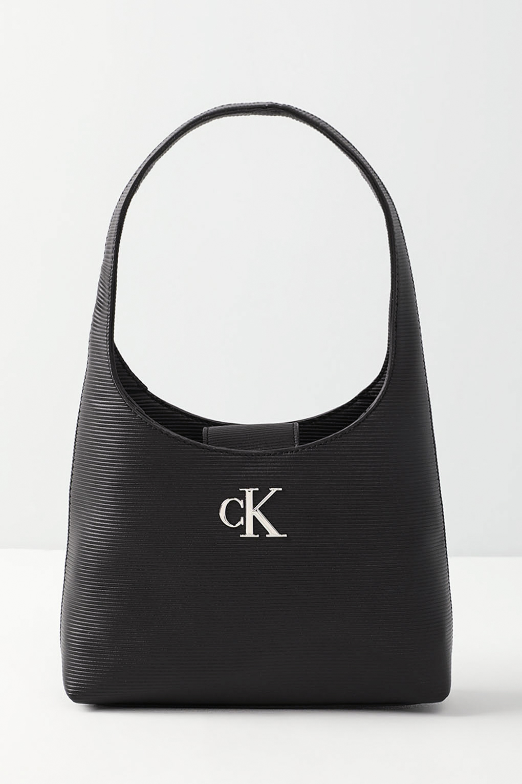 Сумка женская Calvin Klein K60K611212 черная 13990₽