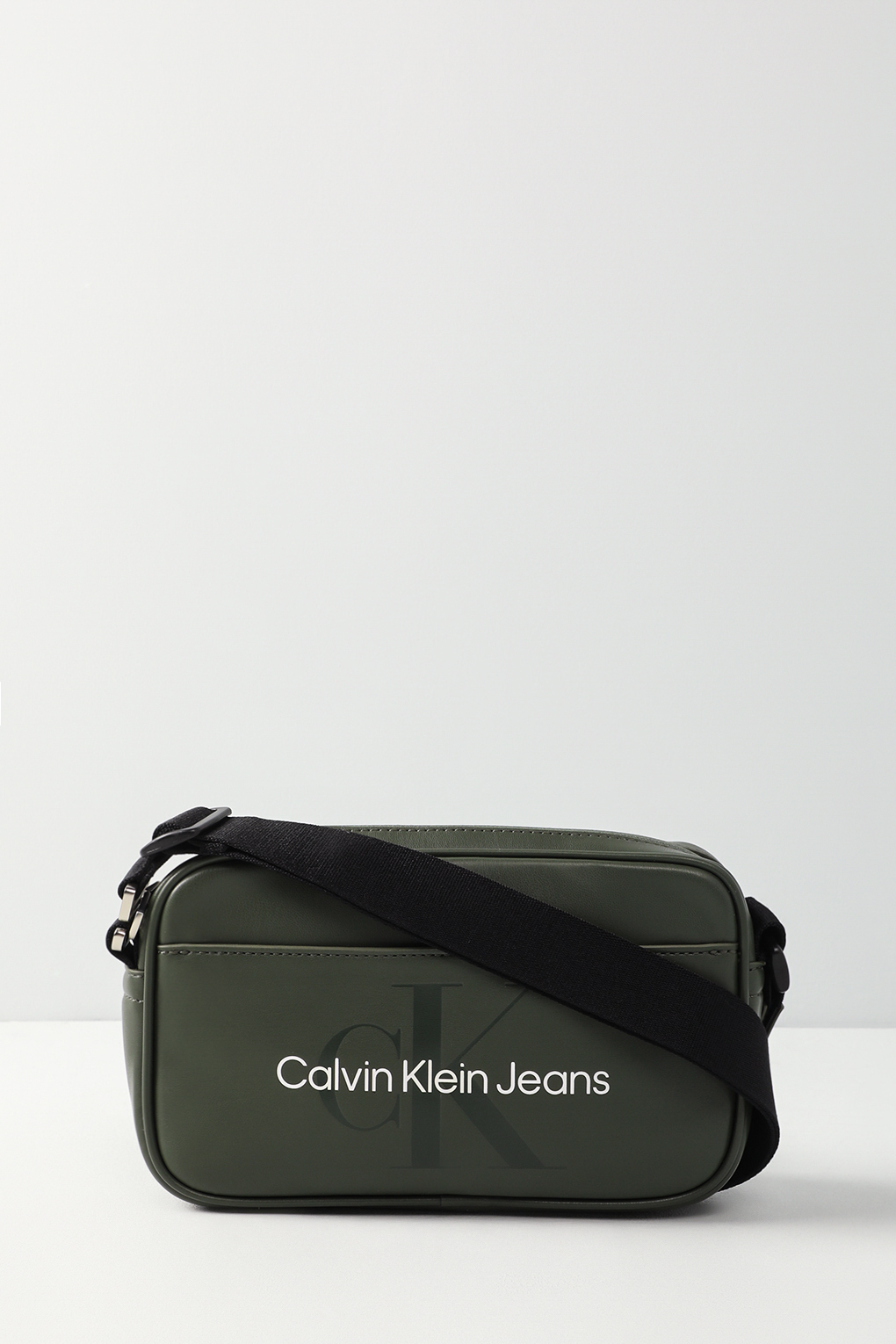 Сумка планшет мужская Calvin Klein K50K510396 хаки 10490₽