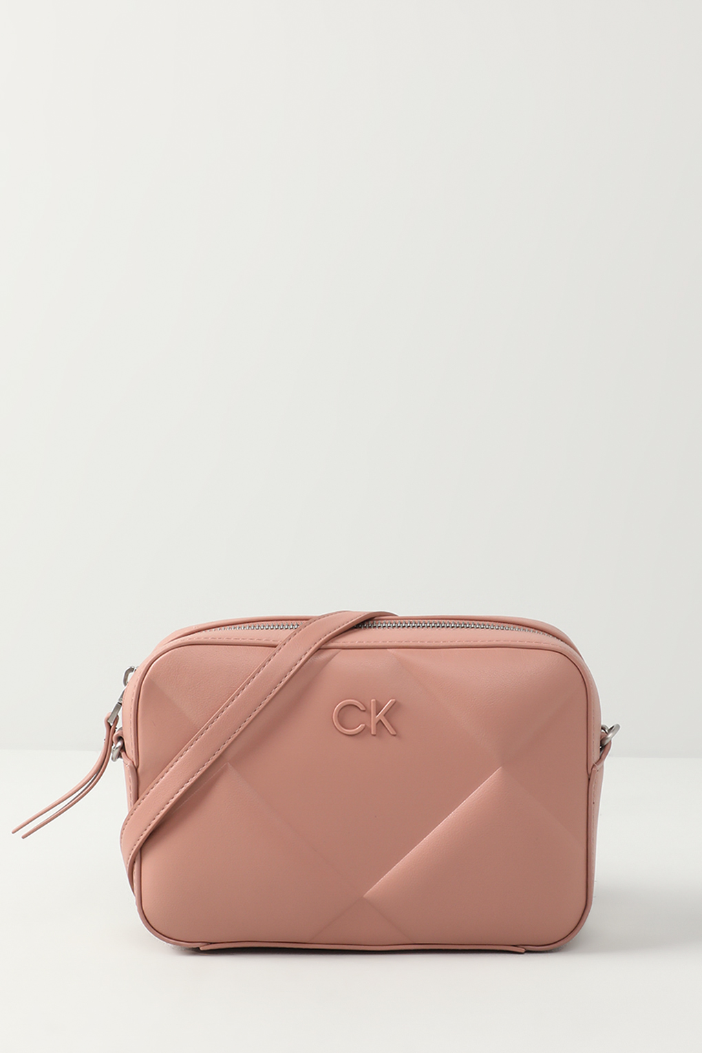 Сумка кросс-боди женская Calvin Klein K60K610767 розовая 13990₽