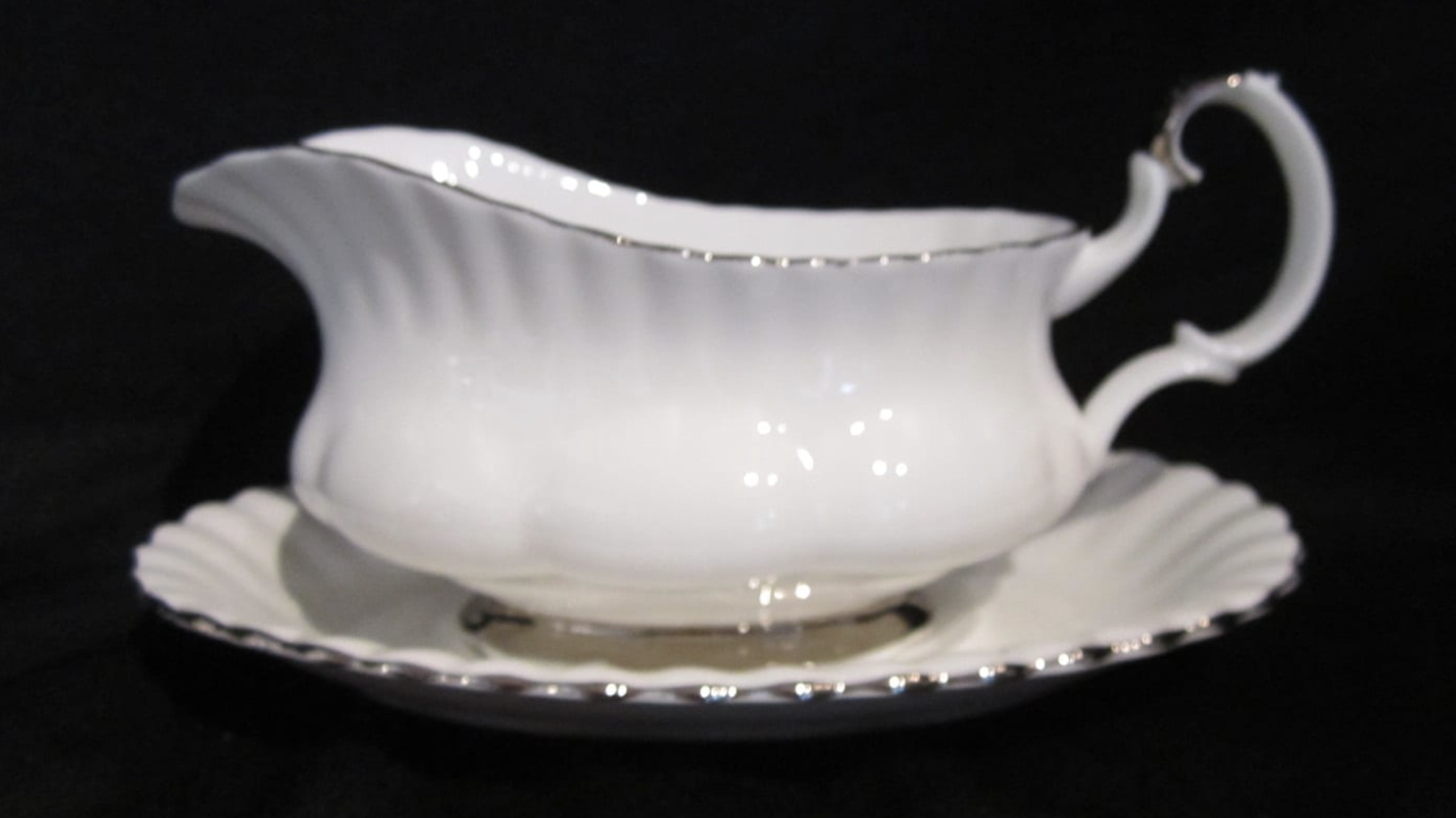 

Соусник с подставкой Шантилли Royal Albert