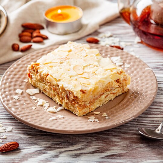

Мини-торт ВкусВилл Айс слоеный с миндальными лепестками 200 г
