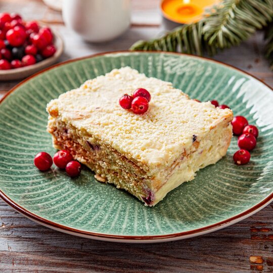 

Мини-торт ВкусВилл Айс слоеный с клюквой 200 г