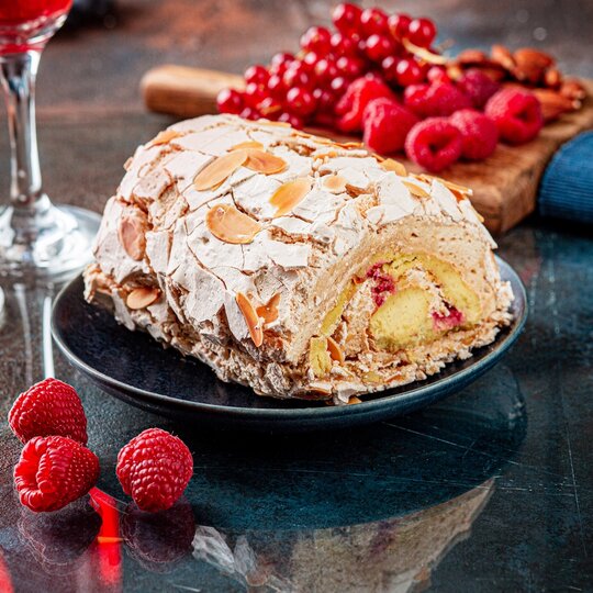 

Меренговый рулет ВкусВилл Айс с малиной и фисташкой 400 г