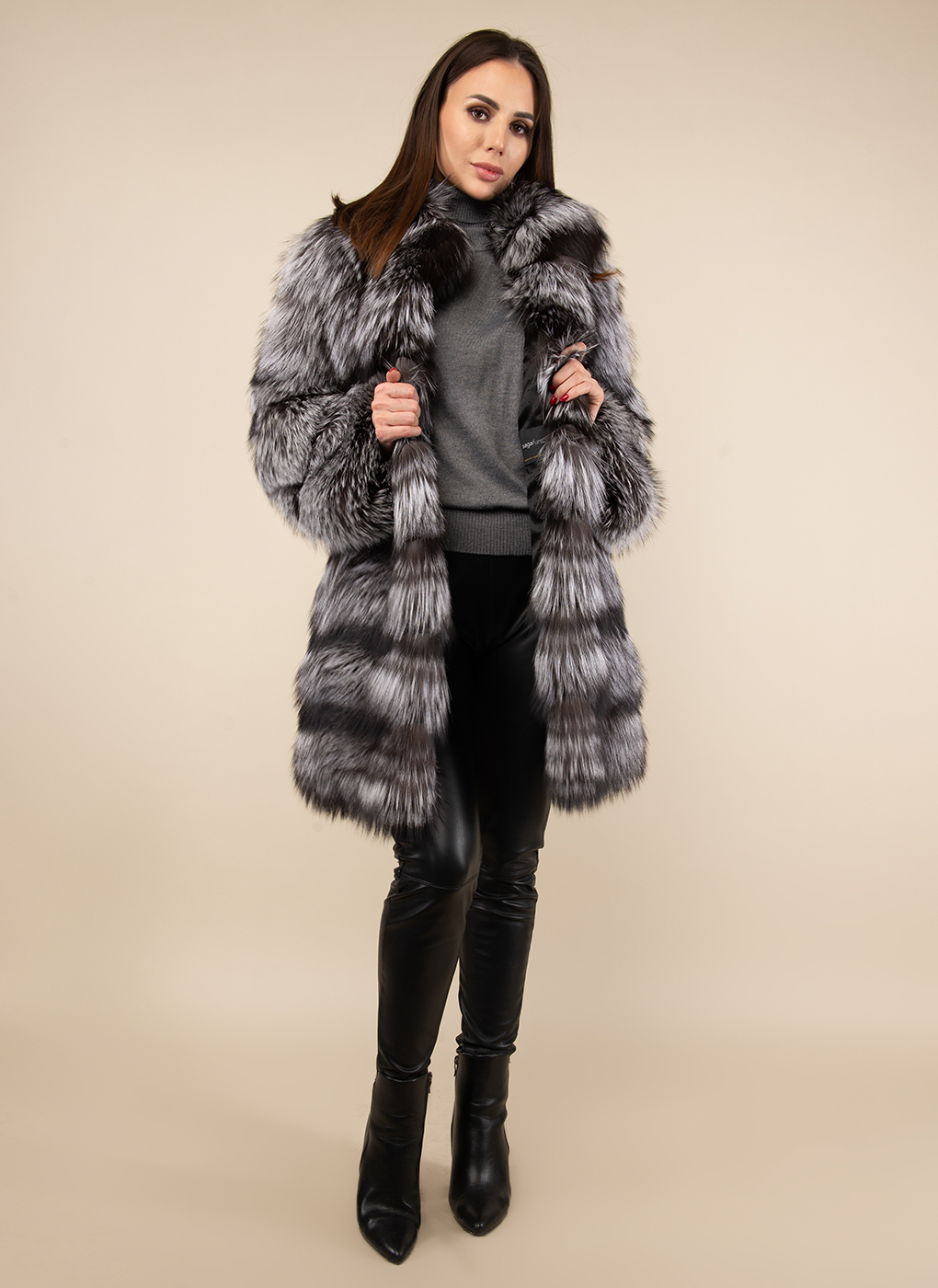 

Шуба женская Каляев 24687 серая 46, 24687