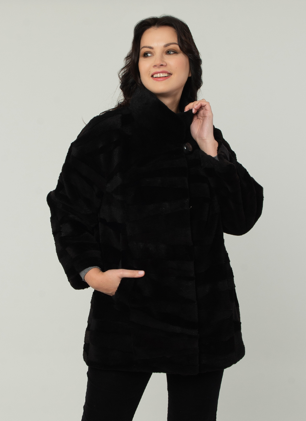 

Полушубок женский Каляев 57722 черный 50, 57722