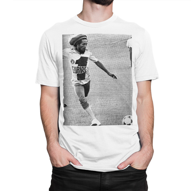 фото Футболка мужская dream shirts боб марли играет в футбол 9899247222 белая 2xl