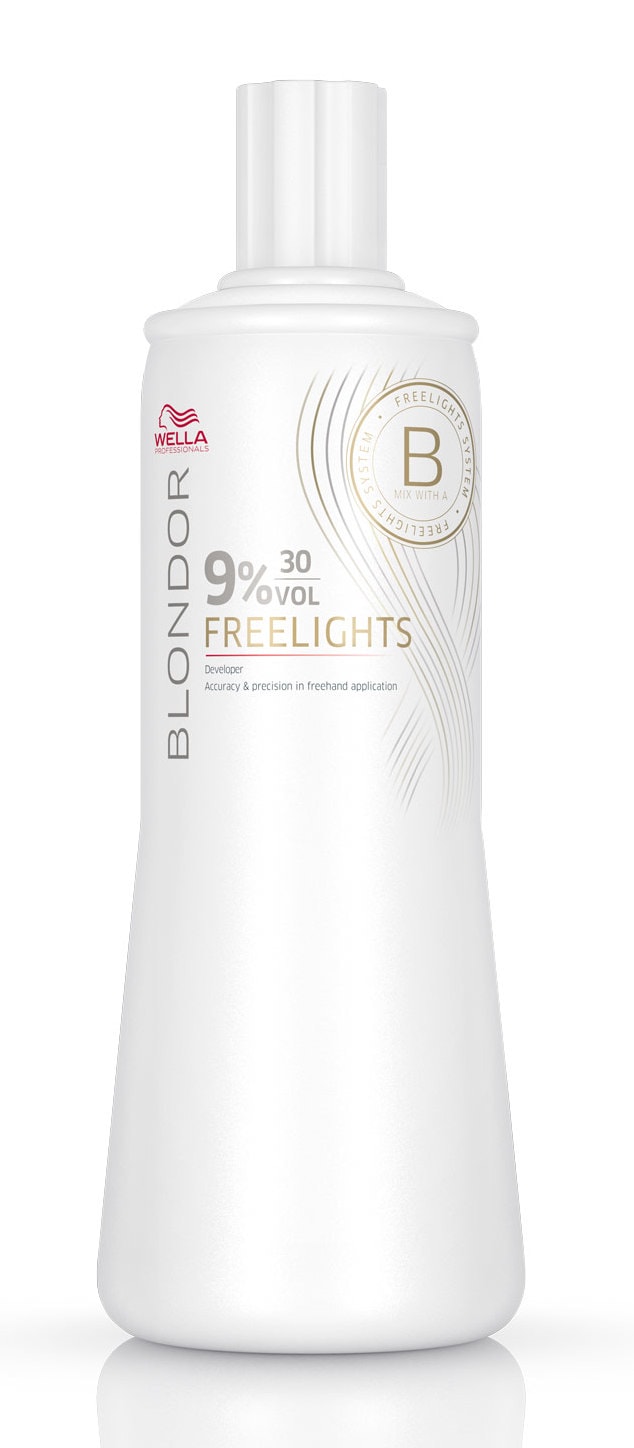 Окислитель WELLA PROFESSIONALS 9% Blondor Freelights 1 л