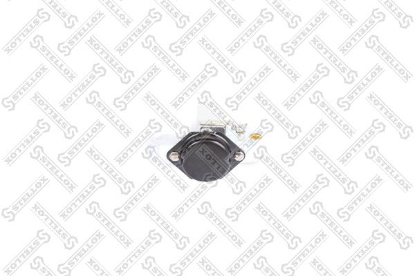 

STELLOX 0671683SX 06-71683-SX реле-регулятор Bosch 14.4V 14 mm\ Volvo C70/S70/V70 2.0-2.5