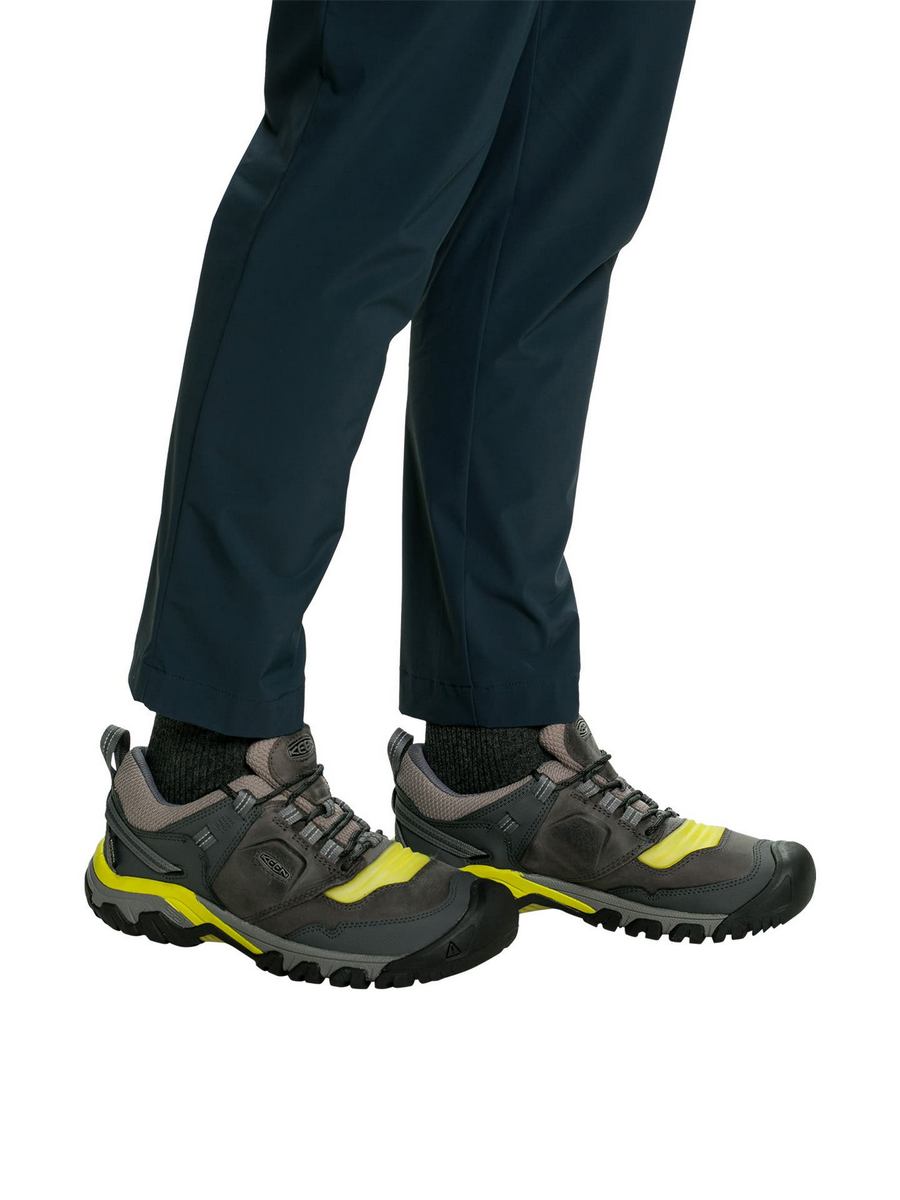 Кроссовки унисекс KEEN 001343470 серые 40 EU 16818₽