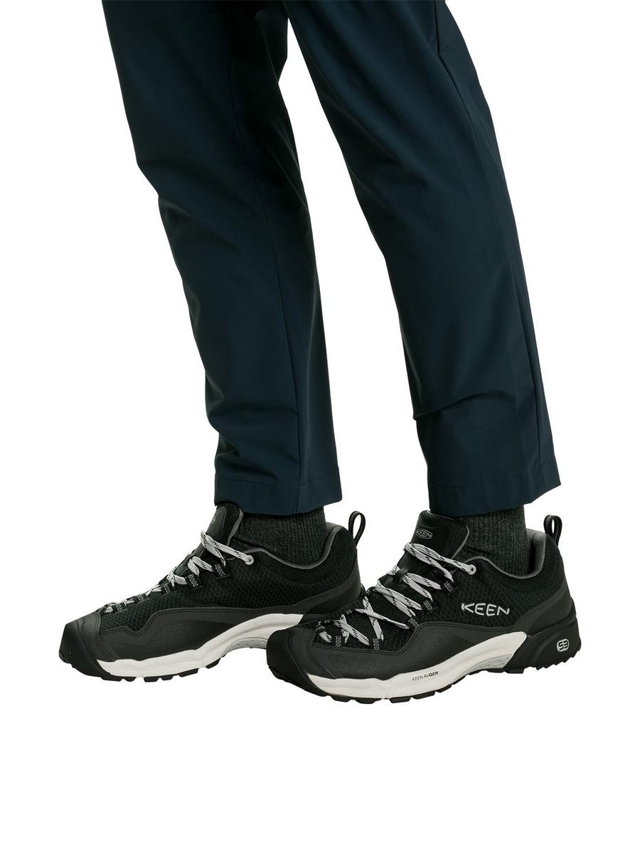

Кроссовки унисекс KEEN 001343475 черные 41 EU, Черный, 001343475