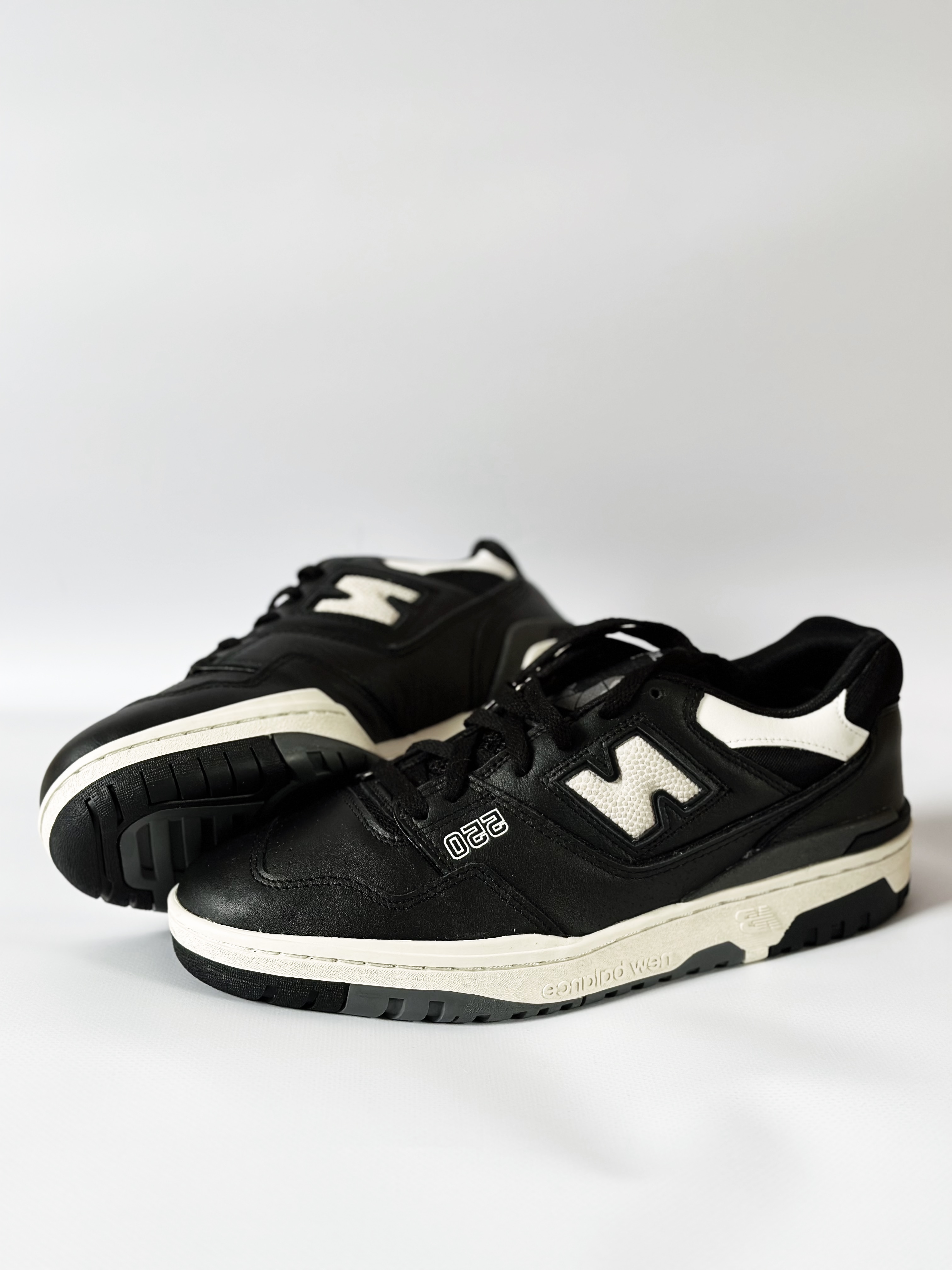 

Кеды мужские New Balance 550 черные 42.5 EU, Черный, 550