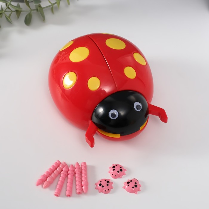 

Шкатулка музыкальная механическая "Божья коровка" красная 12х15х8,5 см, Разноцветный
