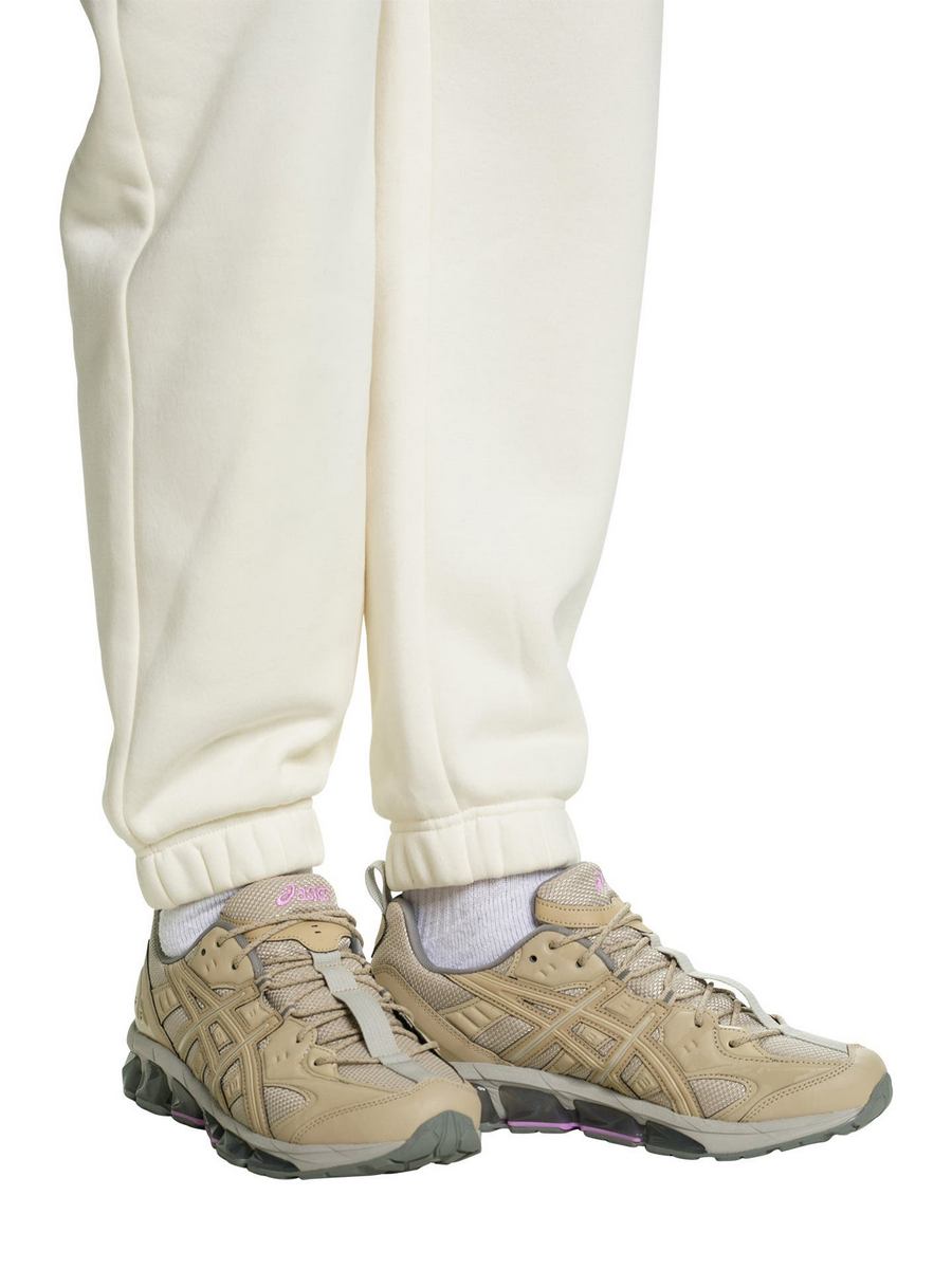 

Кроссовки мужские Asics 001388210 бежевые 44.5 EU, Бежевый, 001388210