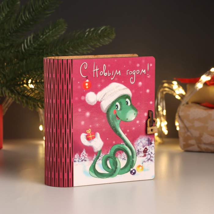 

Новогодняя шкатулка-книга "Змейка с варежкой" 14х12х5 см, Разноцветный