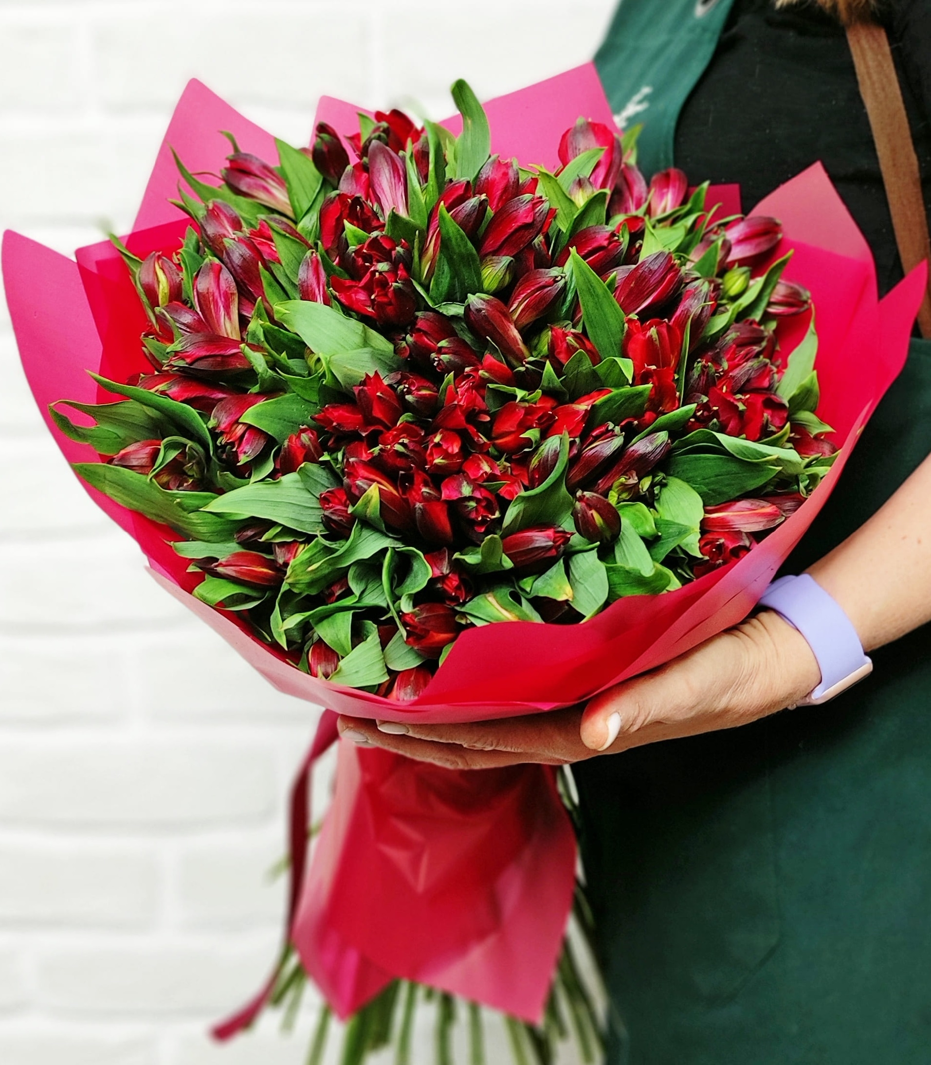 

Букет Studio Floristic из Альстромерии Страсть красный