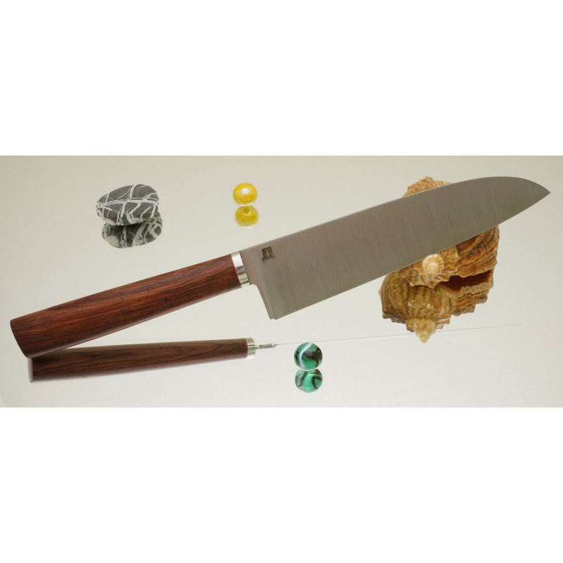

Кухонный нож Damir Safarov Классический Santoku 200mm, DS-C-Sa-200
