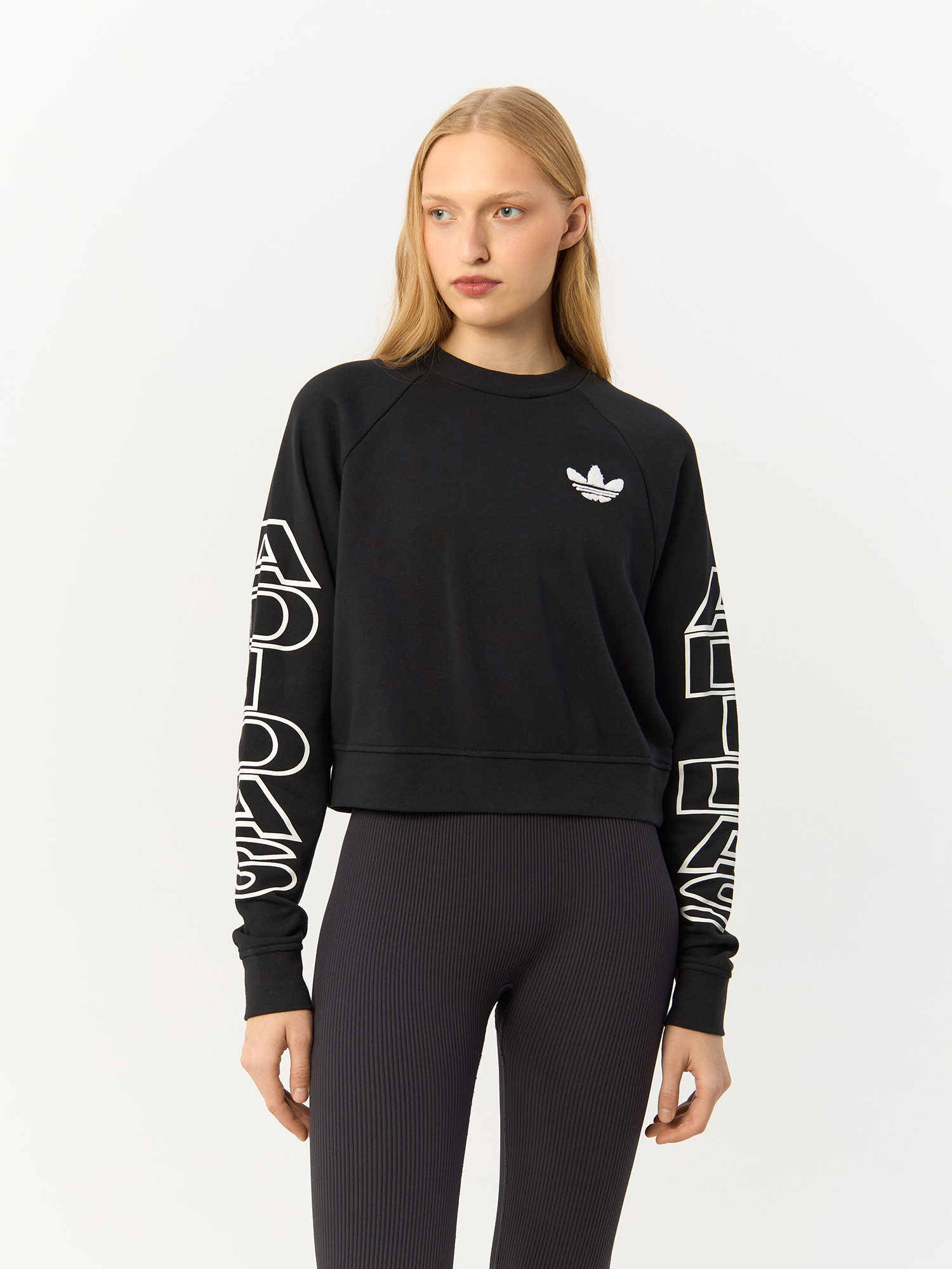 Свитшот женский Adidas Cropped Letter Crewneck Sweatshirt H15804 черный 38 EU 6212₽