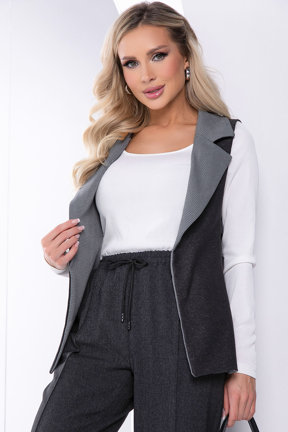 

Костюм женский LT Collection Эффектное появление серый 50 RU, Эффектное появление
