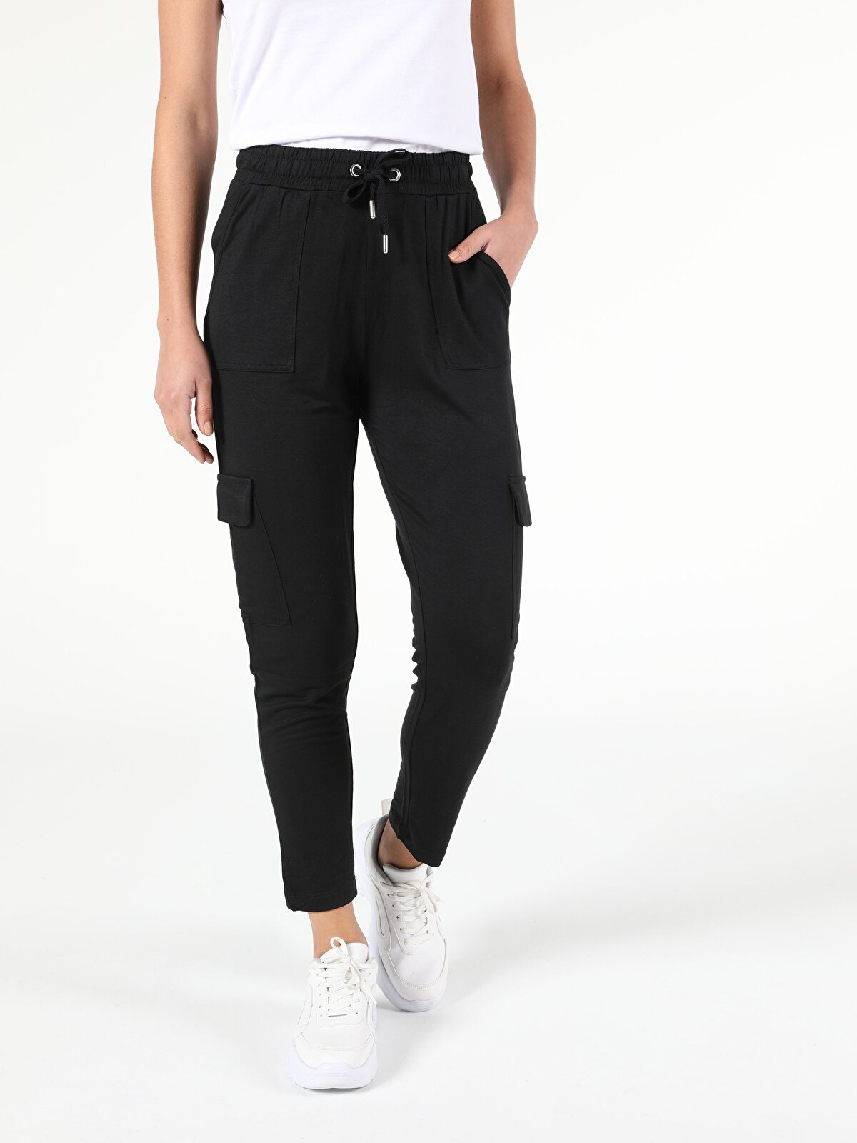 

Спортивные брюки женские Colins CL1053137_Q1.V1 черные XS, CL1053137_Q1.V1